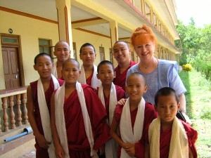 Mynavati with the monks of Gajang Tsawa Khangtsen